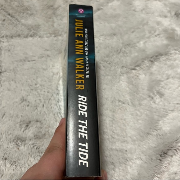 🌴Ride the Tide by Julie Ann Walker Paperback Book - Picture 2 of 4